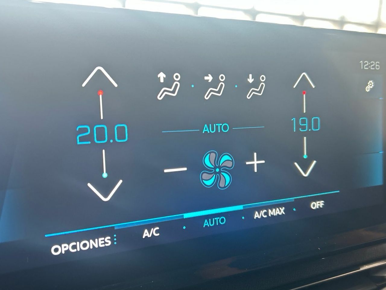 Peugeot 3008 GT Hybrid eDCS6 100 kW (136 CV) - foto 38