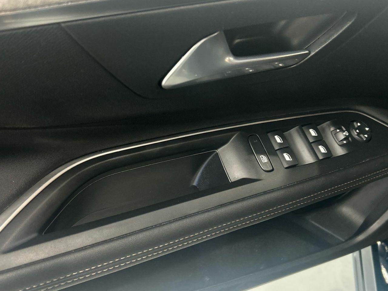 Peugeot 3008 GT Hybrid eDCS6 100 kW (136 CV) - foto 19