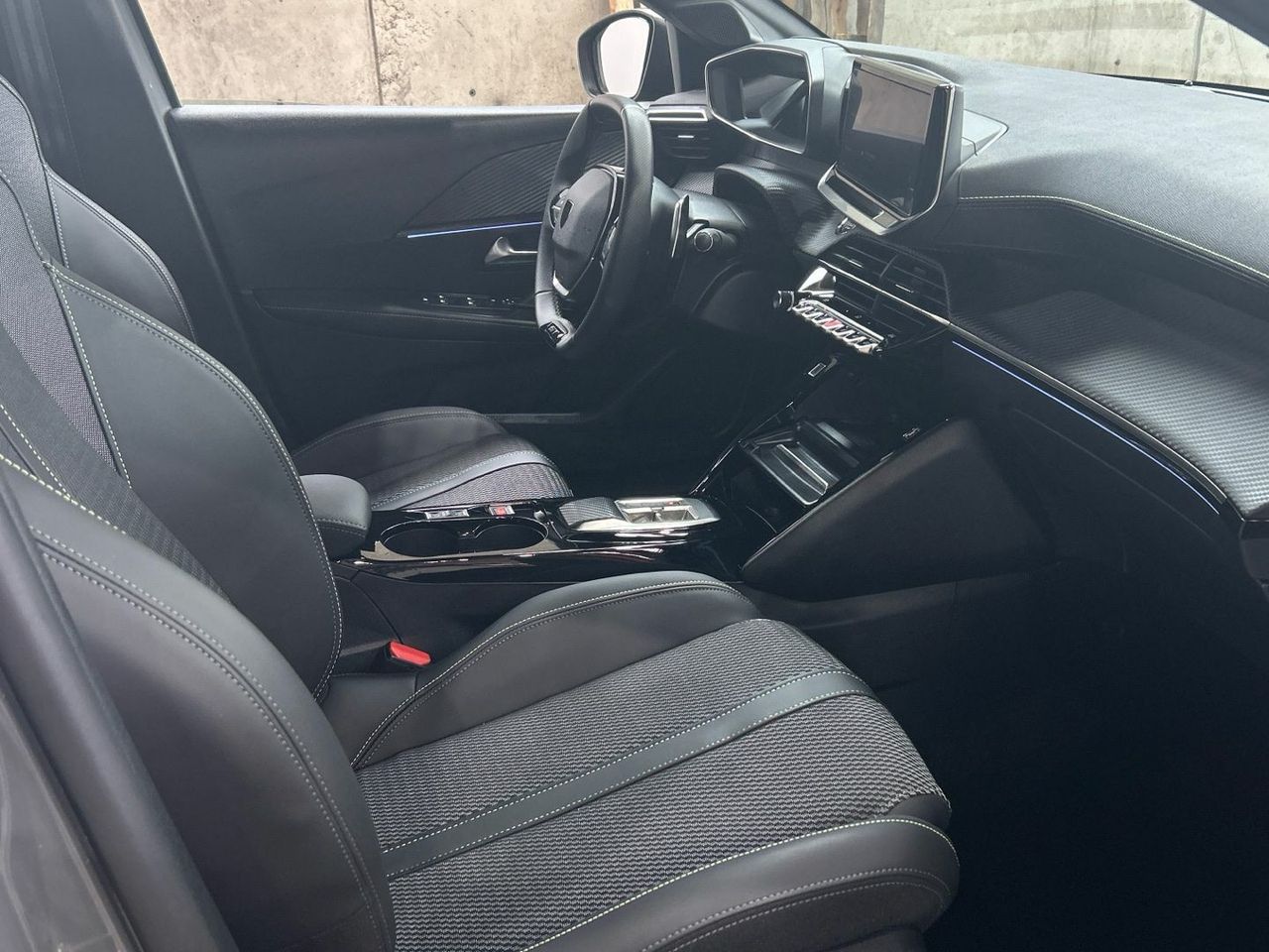 Peugeot 208 GT Hybrid eDCS6 100 kW (136 CV) - foto 52