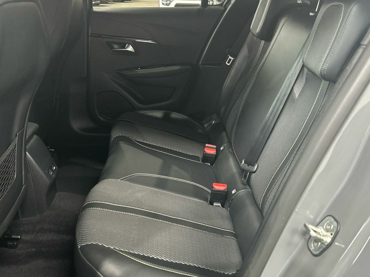 Peugeot 208 GT Hybrid eDCS6 100 kW (136 CV) - foto 12