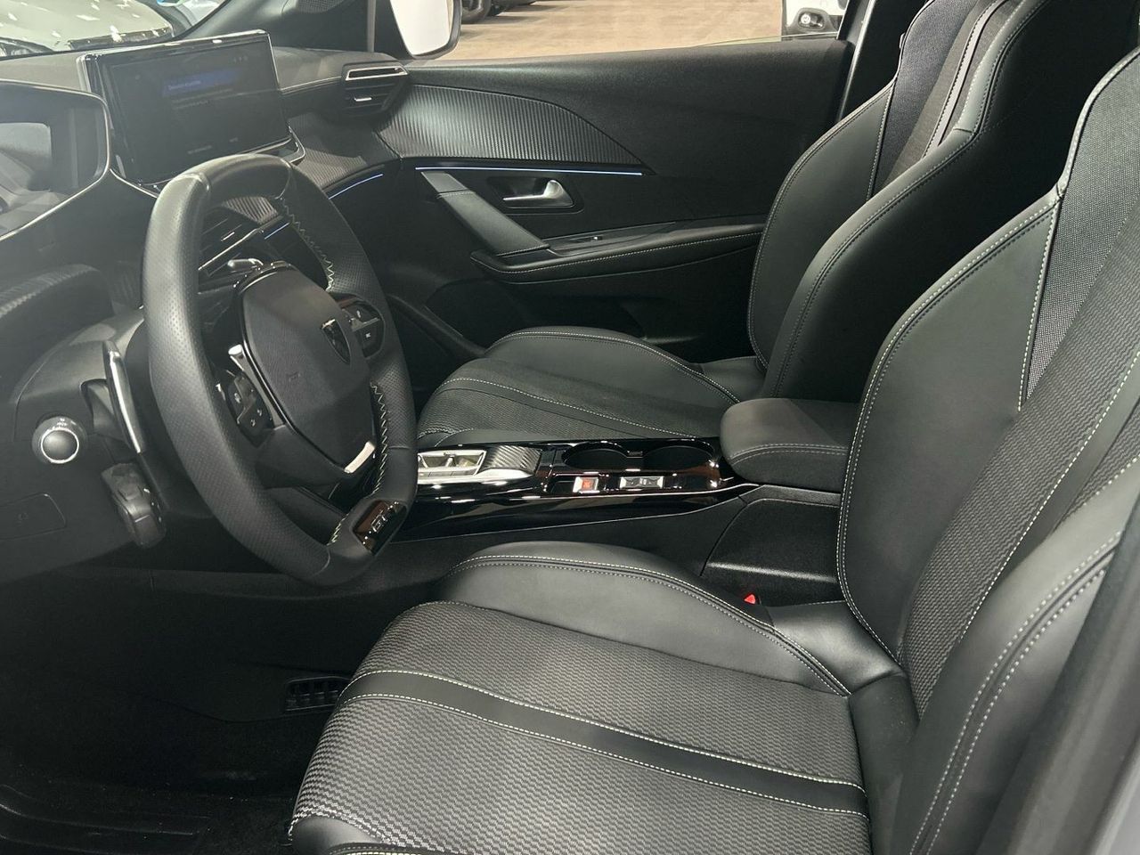 Peugeot 208 GT Hybrid eDCS6 100 kW (136 CV) - foto 11