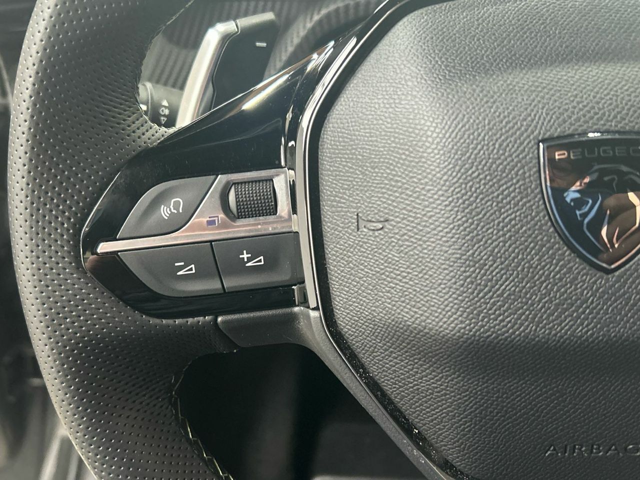 Peugeot 208 GT Hybrid eDCS6 100 kW (136 CV) - foto 20