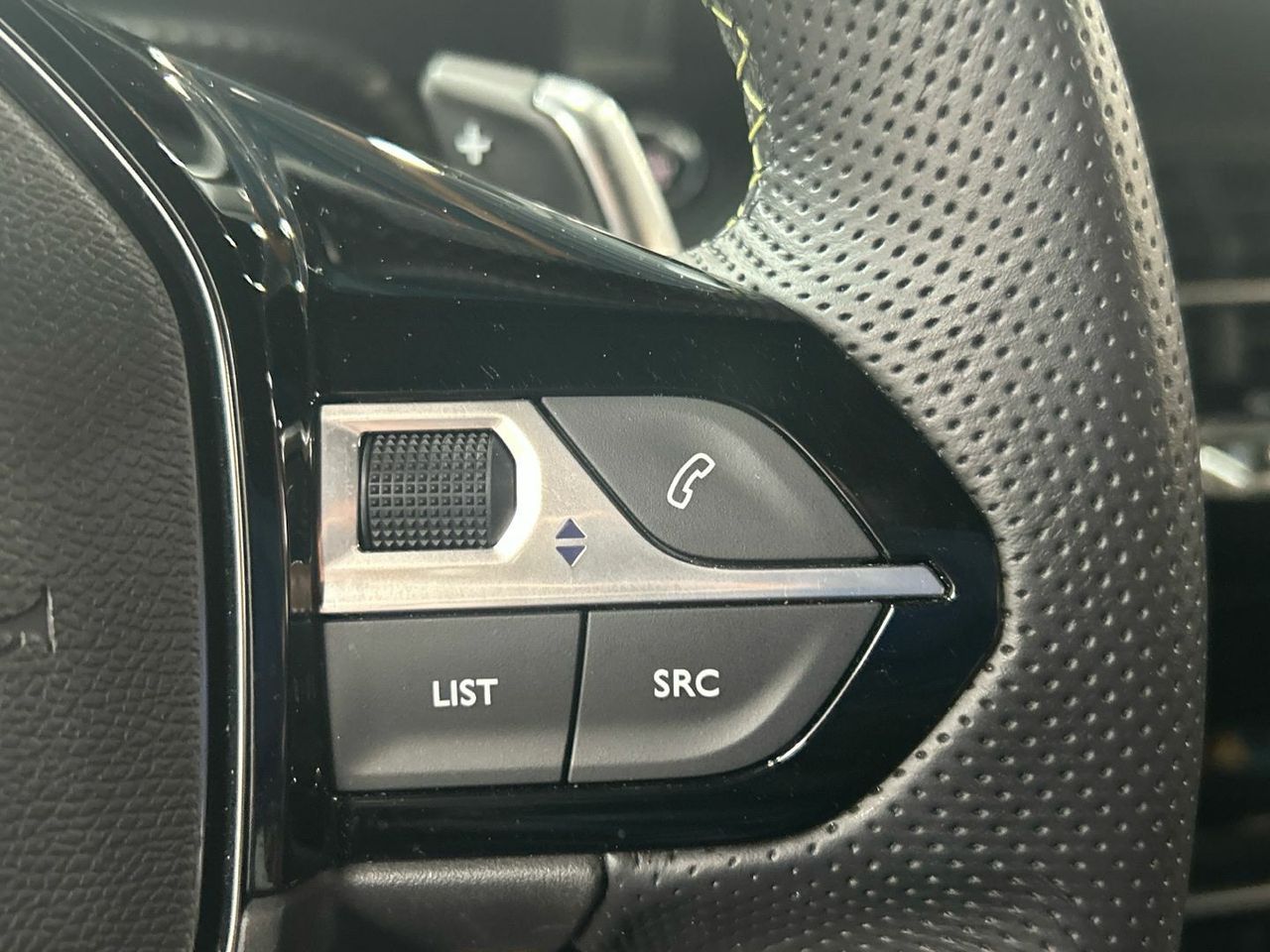 Peugeot 208 GT Hybrid eDCS6 100 kW (136 CV) - foto 29