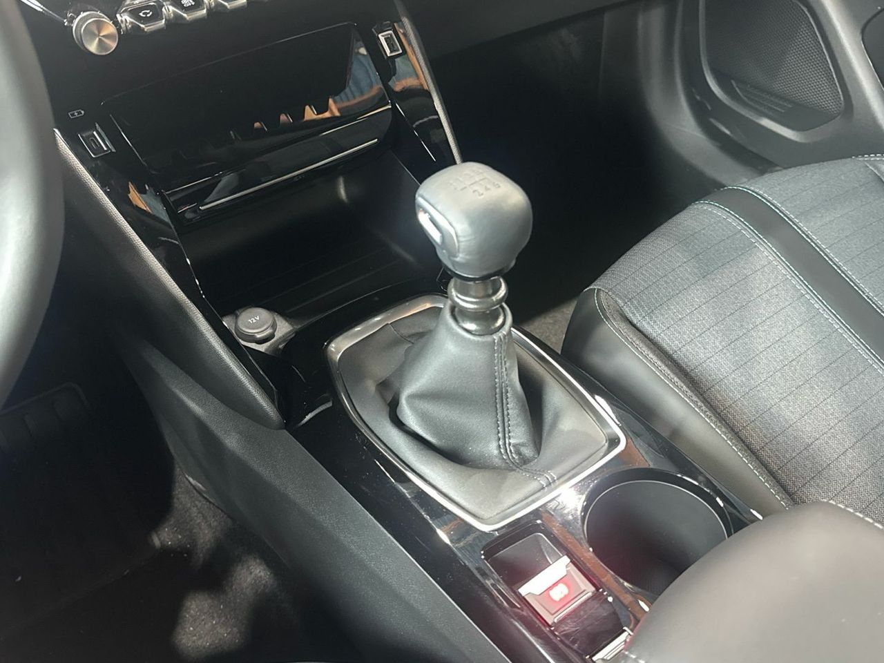 Peugeot 2008 PureTech 130 S&S Allure Pack 96 kW (130 CV) - foto 14