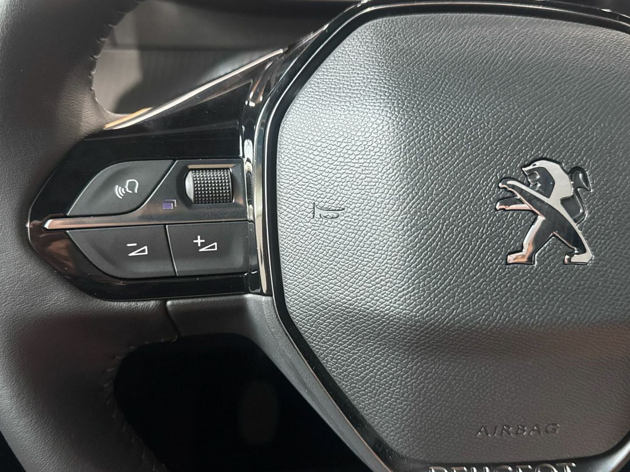 Peugeot 2008 PureTech 130 S&S Allure Pack 96 kW (130 CV) - foto 20