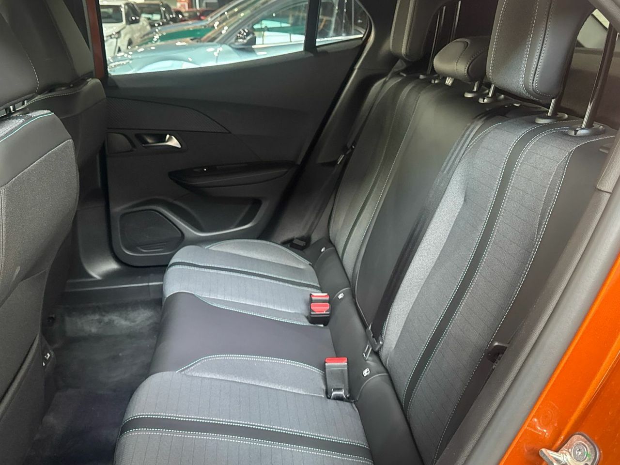 Peugeot 2008 PureTech 130 S&S Allure Pack 96 kW (130 CV) - foto 12