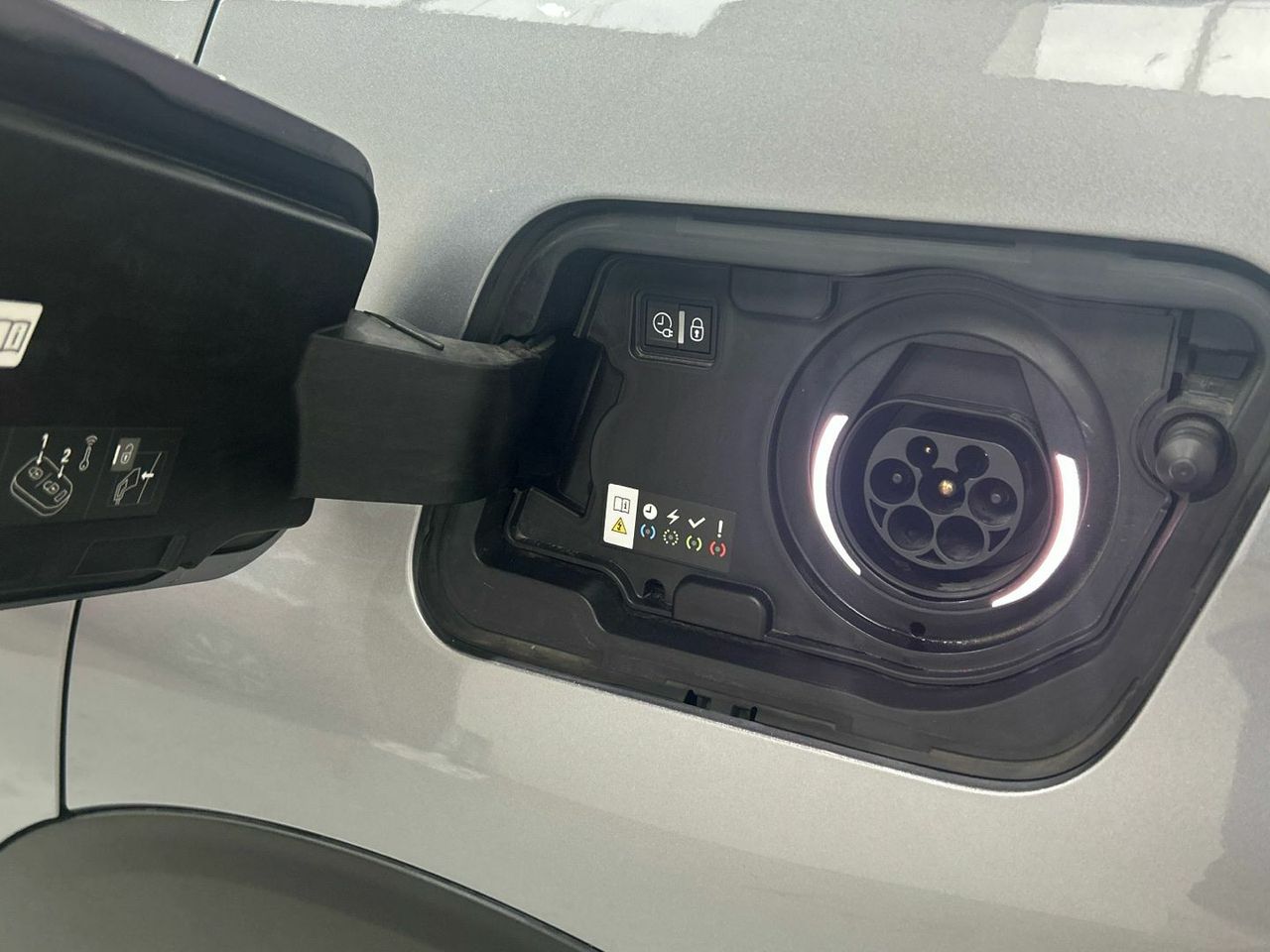 Peugeot 3008 Hybrid 225 Allure Pack e-EAT8 165 kW (225 CV) - foto 29