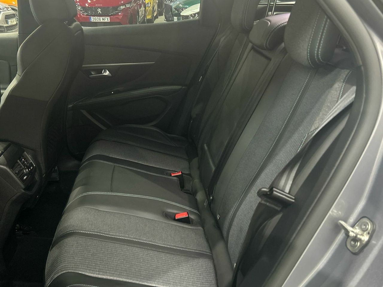 Peugeot 3008 Hybrid 225 Allure Pack e-EAT8 165 kW (225 CV) - foto 12