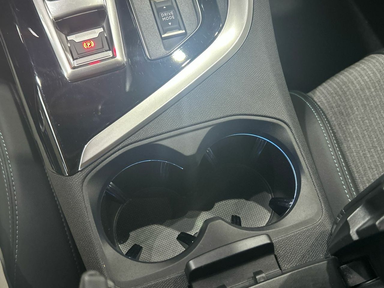 Peugeot 3008 Hybrid 225 Allure Pack e-EAT8 165 kW (225 CV) - foto 43