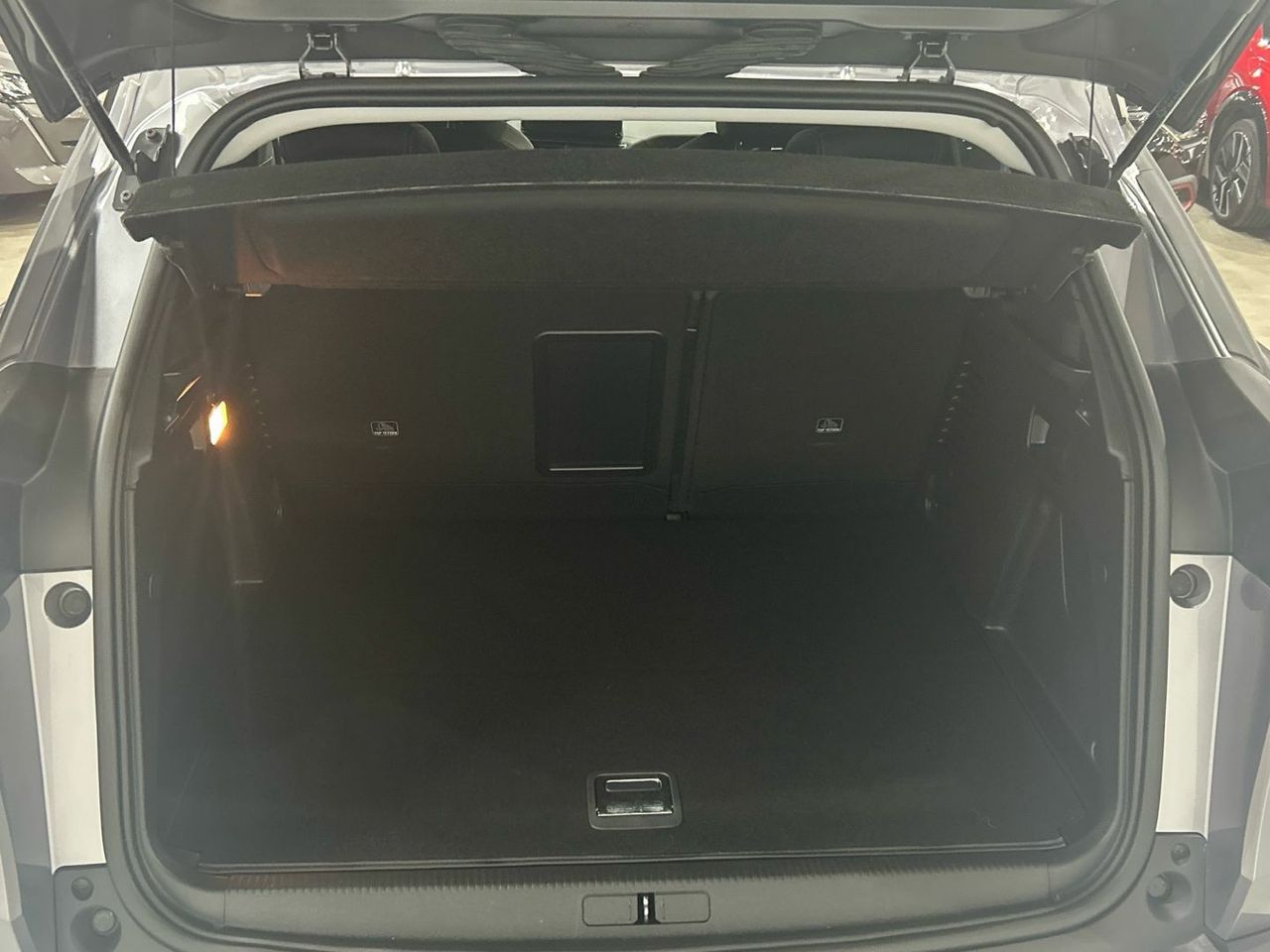 Peugeot 3008 Hybrid 225 Allure Pack e-EAT8 165 kW (225 CV) - foto 6