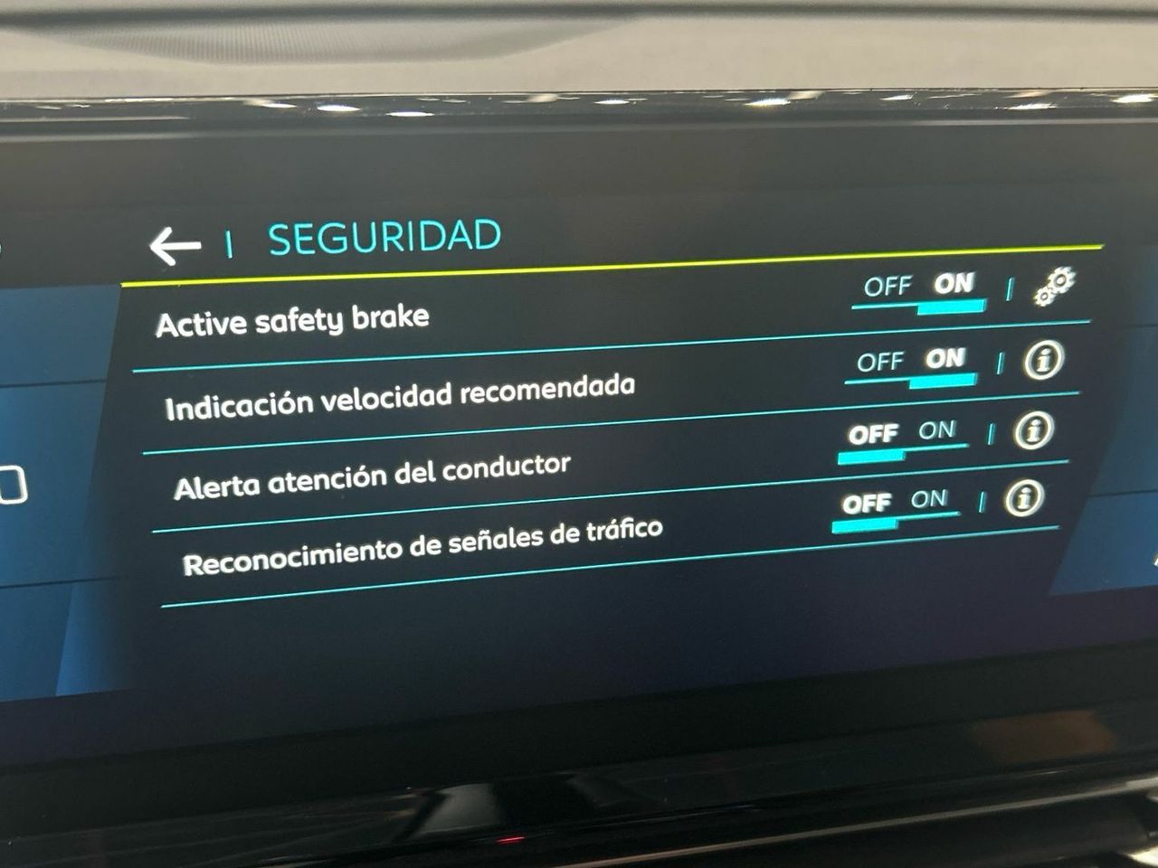 Peugeot 3008 Hybrid 225 Allure Pack e-EAT8 165 kW (225 CV) - foto 52