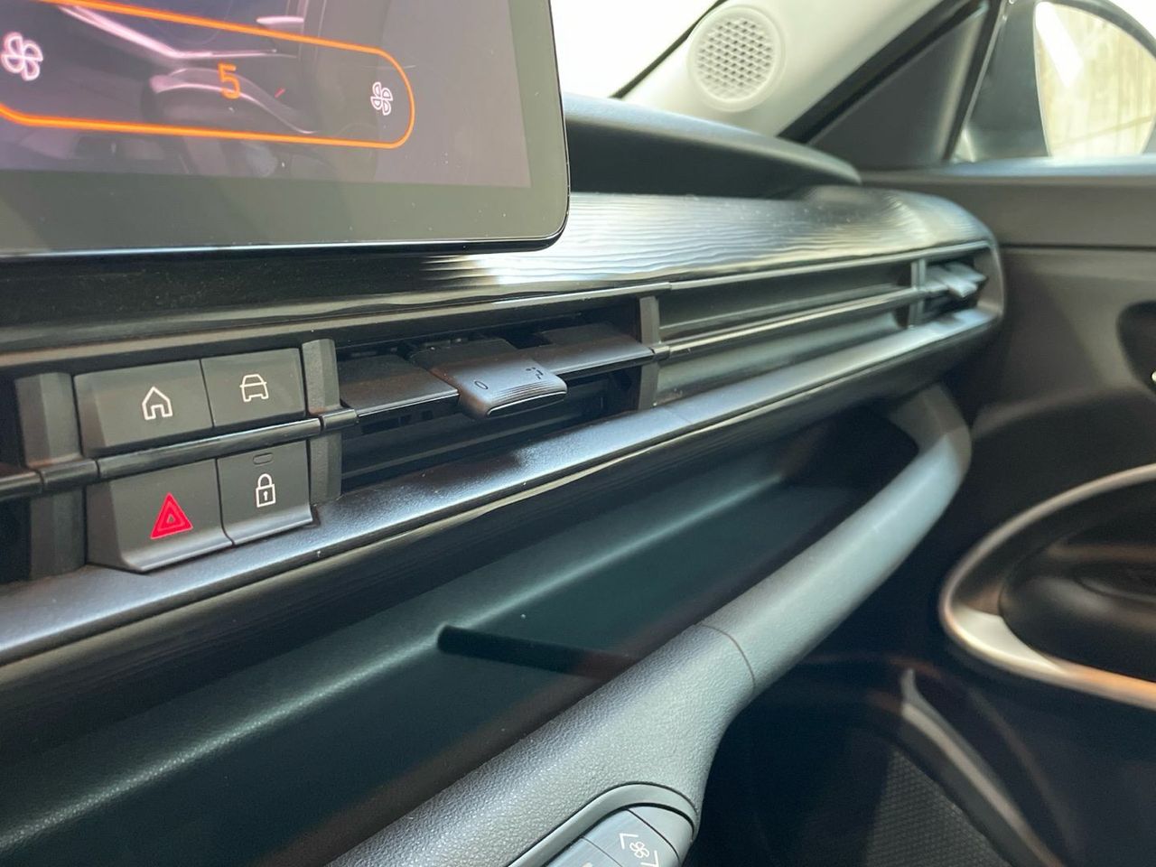 Jeep Avenger 1.2 G Altitude 74 kW (100 CV) - foto 32