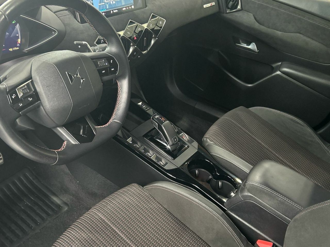 DS DS 3 BlueHDi 130 Performance Line Auto 96 kW (131 CV) - foto 21