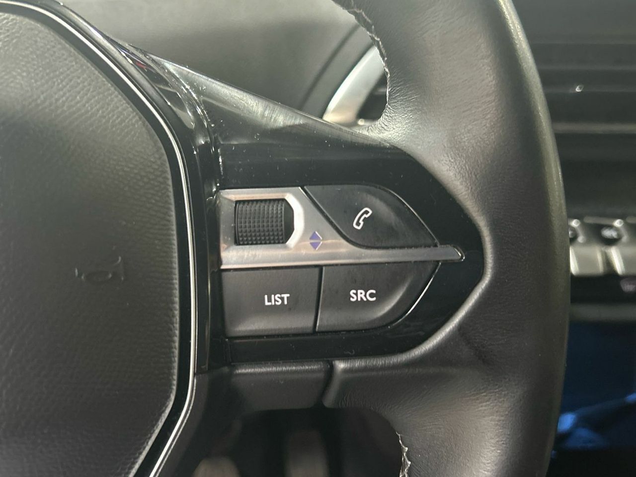 Peugeot 3008 PureTech 130 S&S Allure Pack 96 kW (130 CV) - foto 31