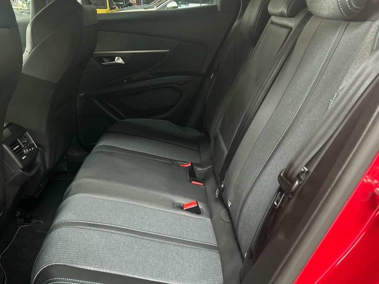 Peugeot 3008 PureTech 130 S&S Allure Pack 96 kW (130 CV) - foto 12