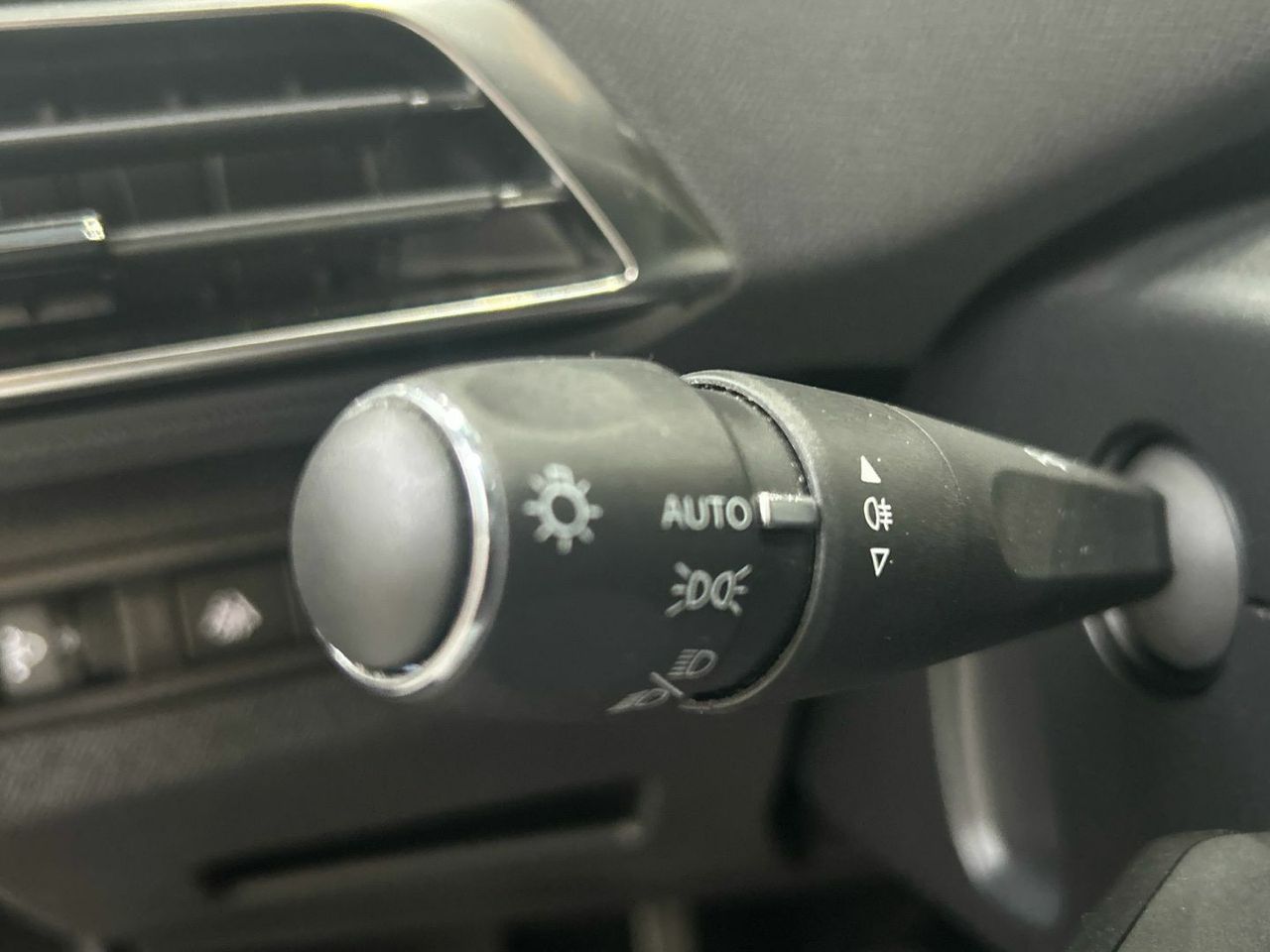 Peugeot 3008 PureTech 130 S&S Allure Pack 96 kW (130 CV) - foto 29