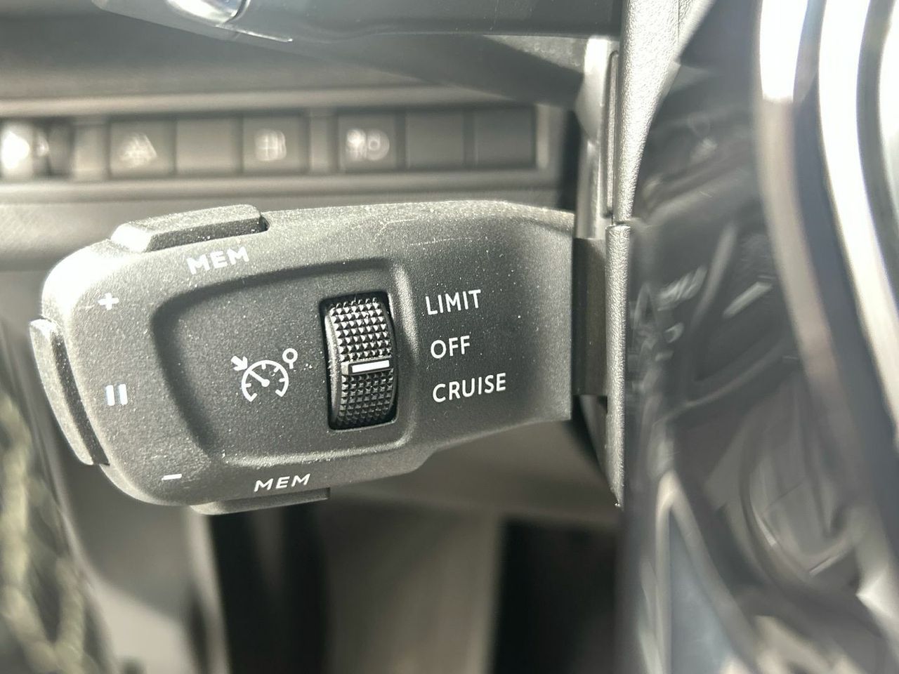 Peugeot 3008 Hybrid 225 Allure Pack e-EAT8 165 kW (225 CV) - foto 37