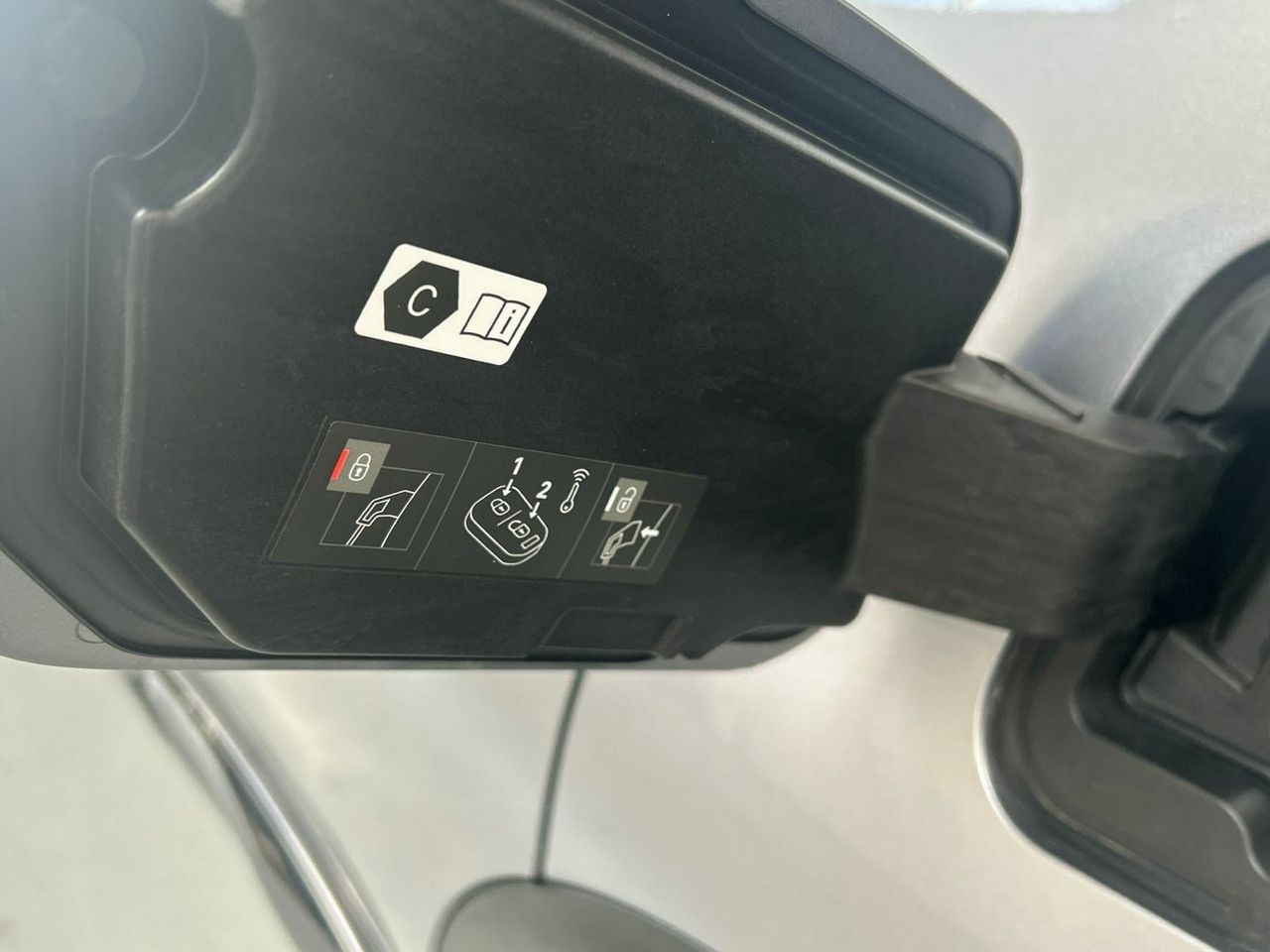 Peugeot 3008 Hybrid 225 Allure Pack e-EAT8 165 kW (225 CV) - foto 33