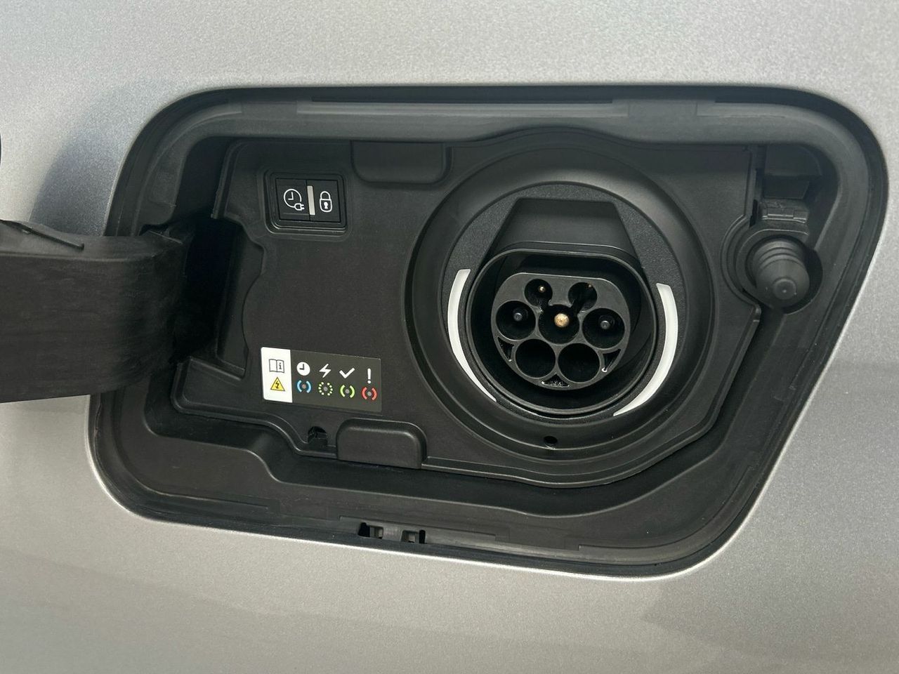 Peugeot 3008 Hybrid 225 Allure Pack e-EAT8 165 kW (225 CV) - foto 32