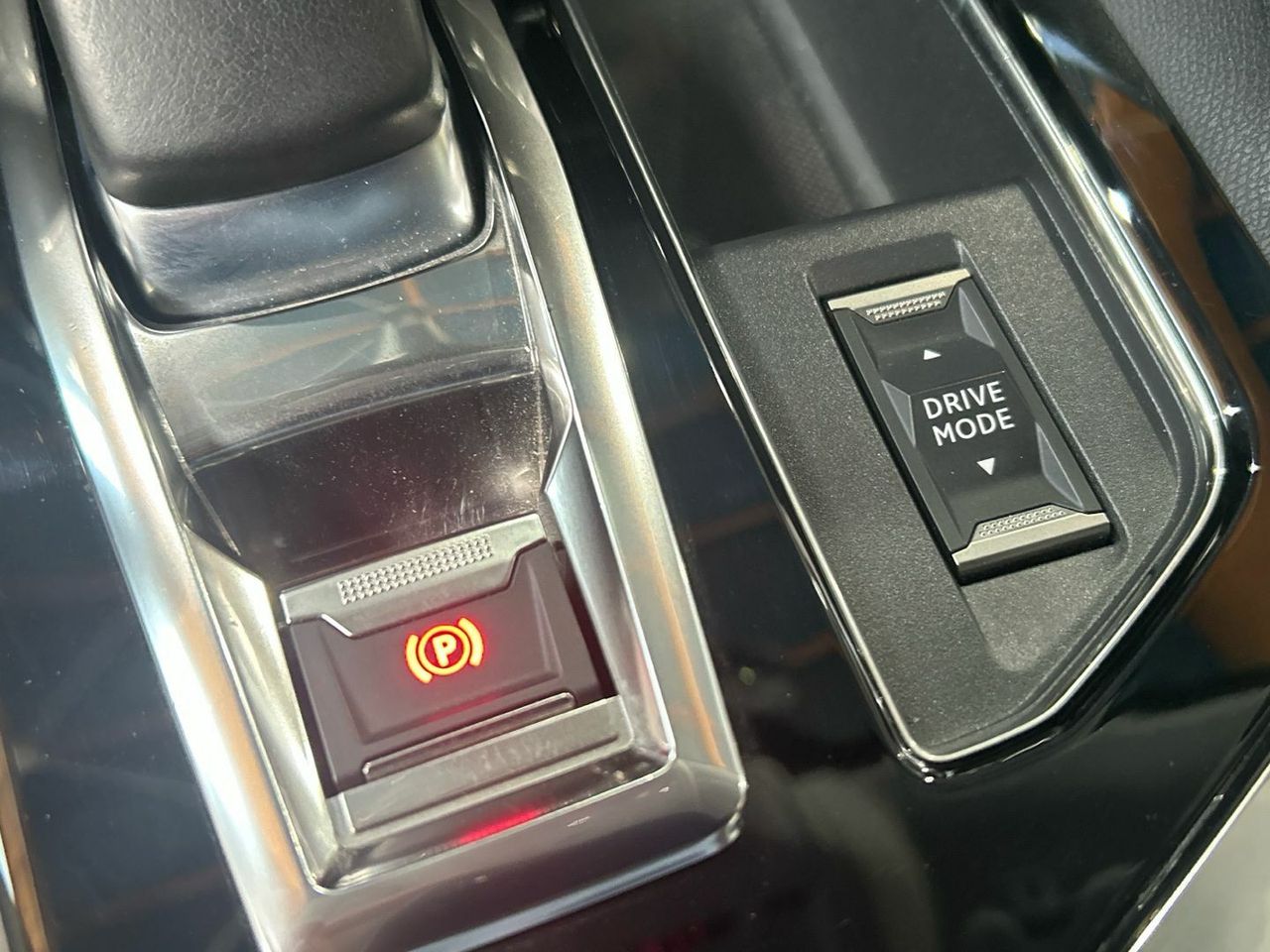 Peugeot 3008 Hybrid 225 Allure Pack e-EAT8 165 kW (225 CV) - foto 42