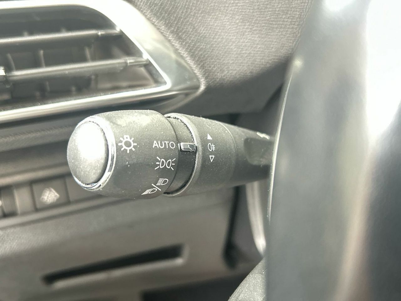 Peugeot 3008 Hybrid 225 Allure Pack e-EAT8 165 kW (225 CV) - foto 36