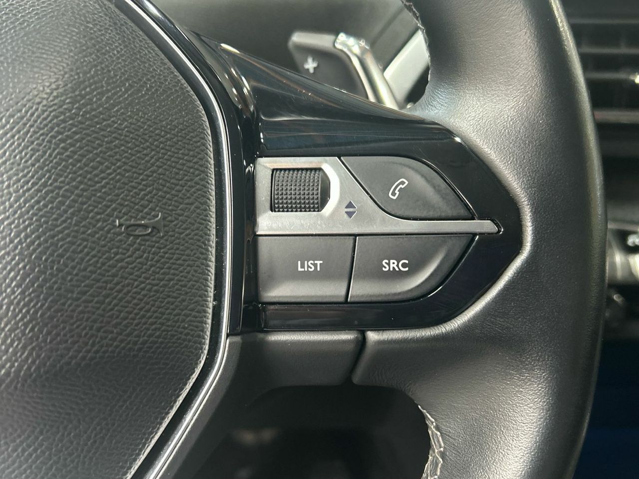 Peugeot 3008 Hybrid 225 Allure Pack e-EAT8 165 kW (225 CV) - foto 39