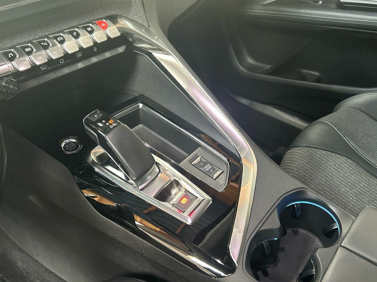 Peugeot 3008 Hybrid 225 Allure Pack e-EAT8 165 kW (225 CV) - foto 14