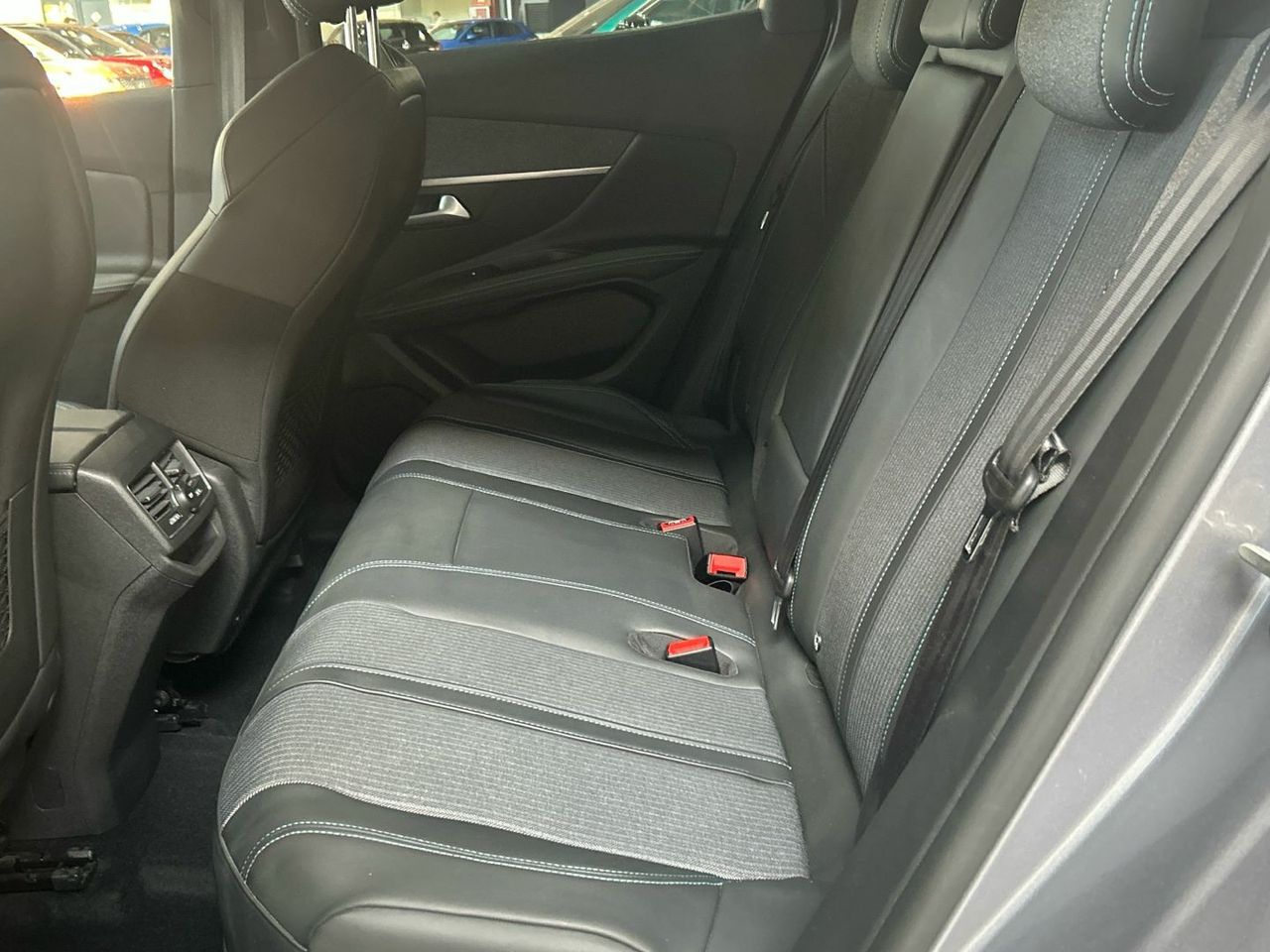 Peugeot 3008 Hybrid 225 Allure Pack e-EAT8 165 kW (225 CV) - foto 12