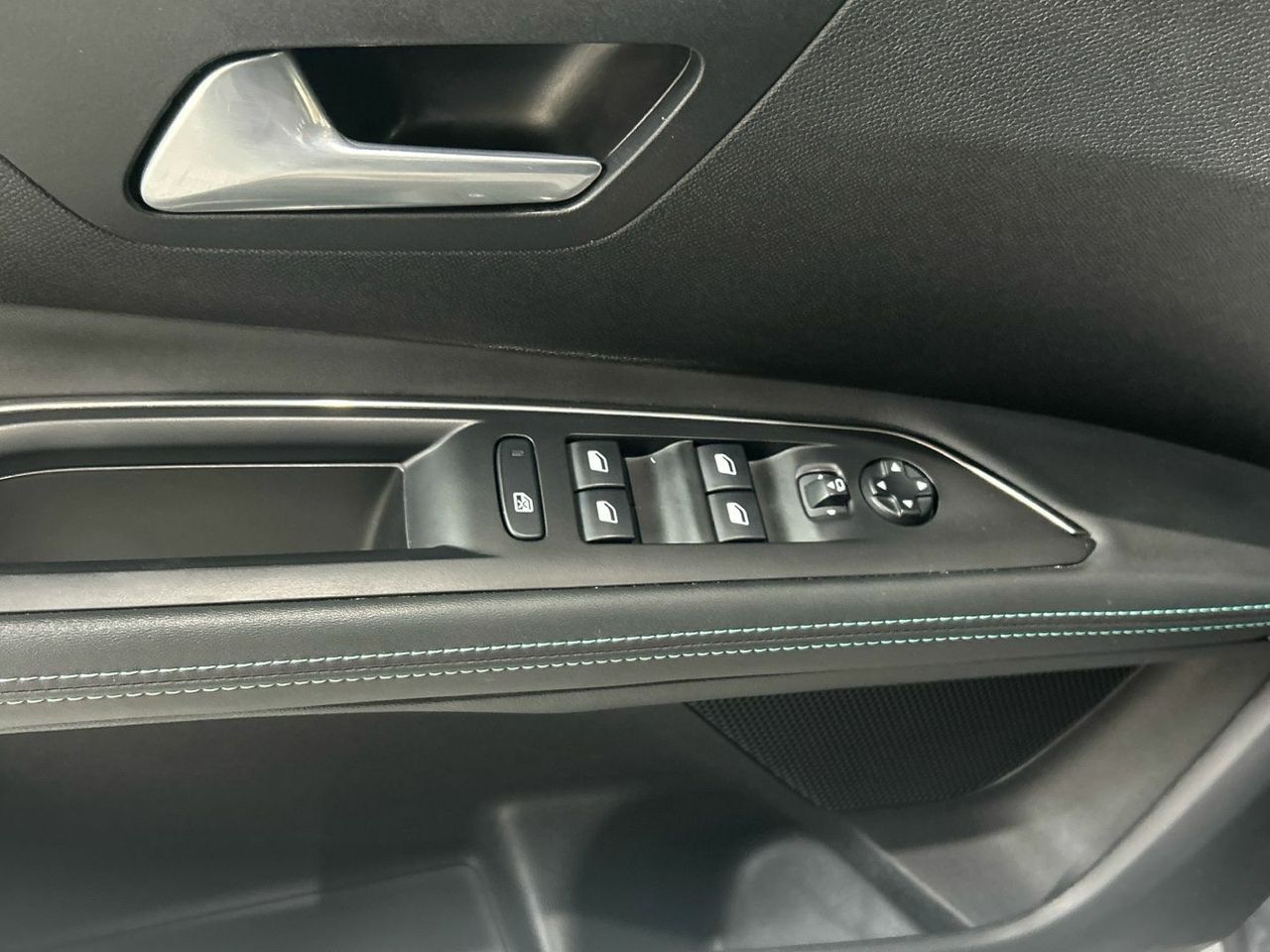 Peugeot 3008 Hybrid 225 Allure Pack e-EAT8 165 kW (225 CV) - foto 19