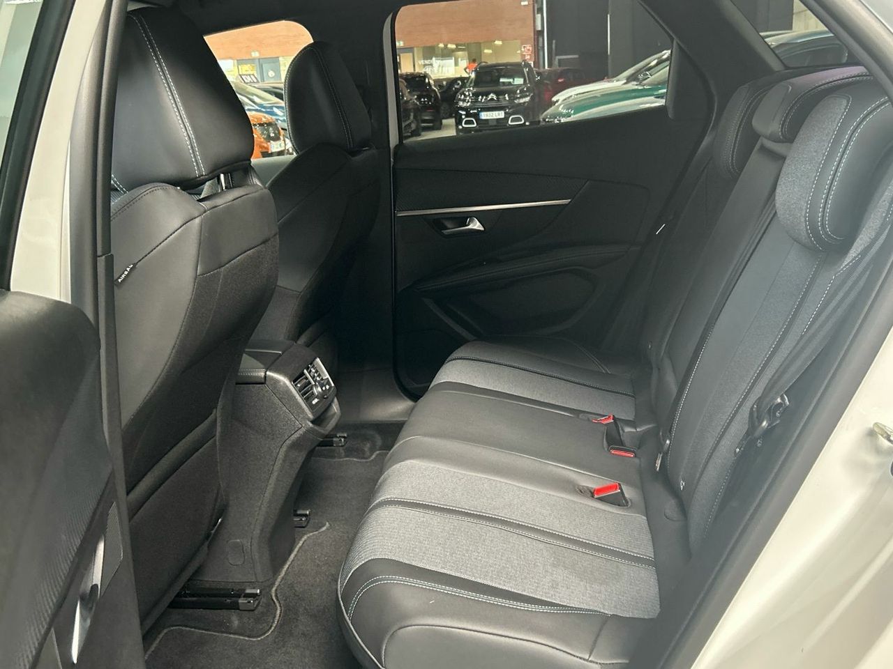 Peugeot 3008 BlueHDi 130 S&S Allure Pack EAT8 96 kW (130 CV) - foto 12