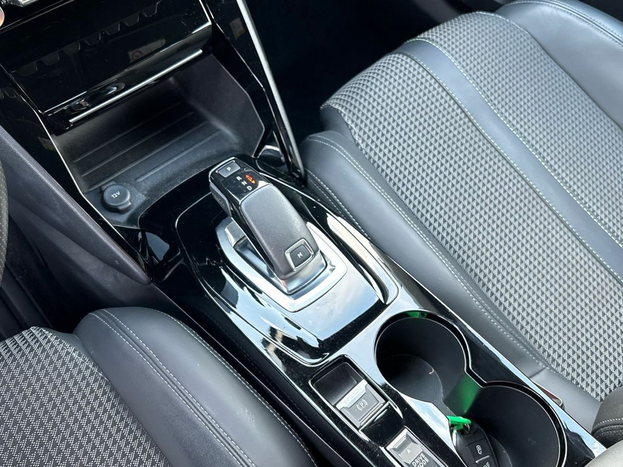 Peugeot 2008 PureTech 130 S&S GT EAT8 96 kW (130 CV) - foto 14