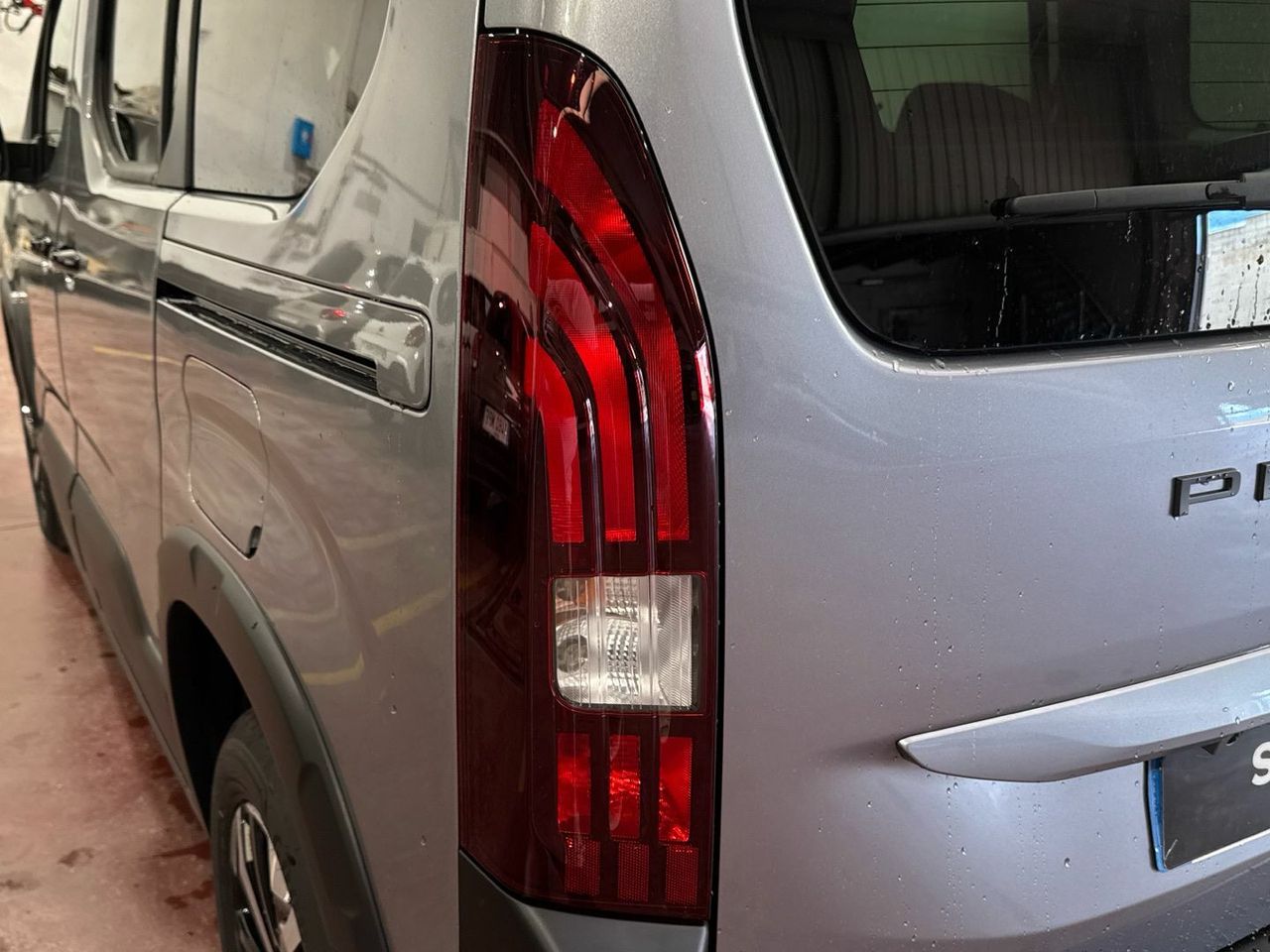 Peugeot Rifter BlueHDi 130 S&S GT Standard Auto 96 kW (130 C - foto 17