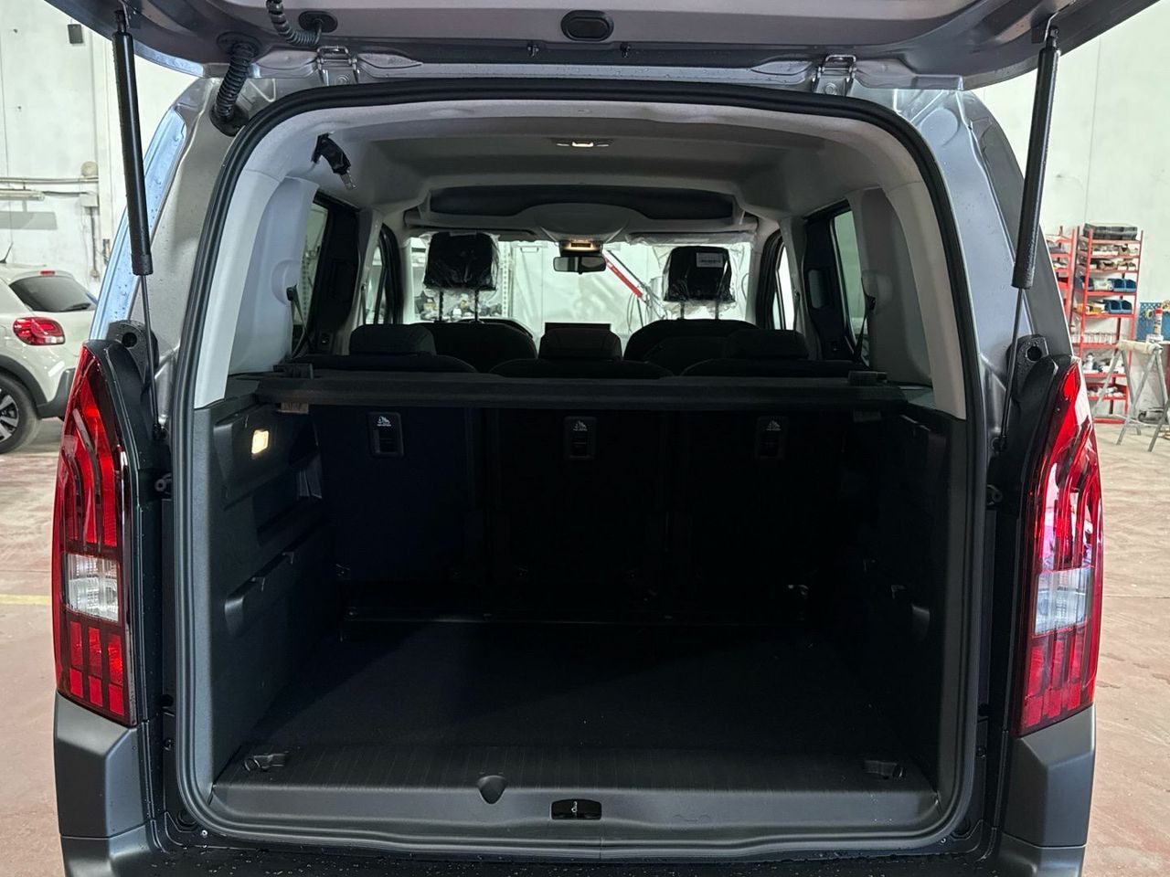 Peugeot Rifter BlueHDi 130 S&S GT Standard Auto 96 kW (130 C - foto 6