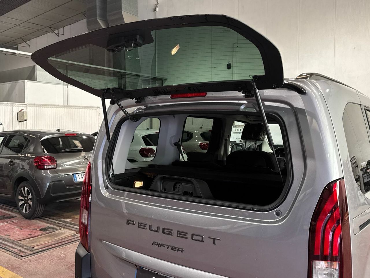 Peugeot Rifter BlueHDi 130 S&S GT Standard Auto 96 kW (130 C - foto 29