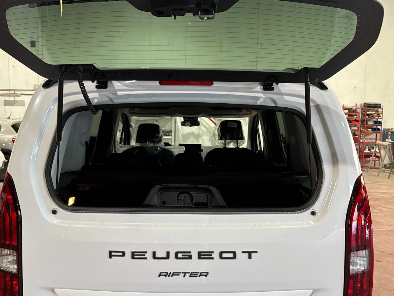 Peugeot Rifter BlueHDi 130 S&S GT Standard Auto 96 kW (130 C - foto 26