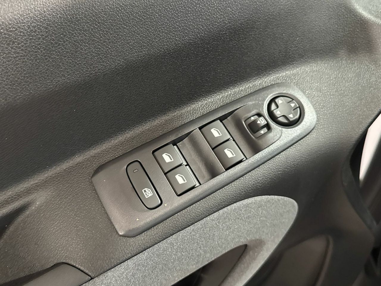 Peugeot Rifter BlueHDi 130 S&S GT Standard Auto 96 kW (130 C - foto 28