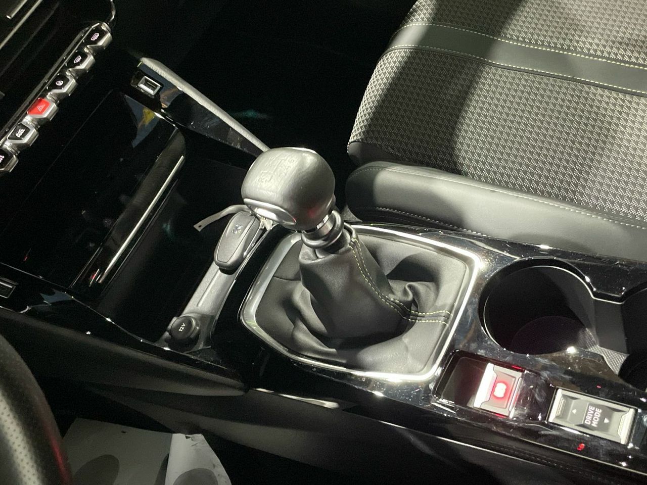 Peugeot 2008 PureTech 130 S&S GT Line 96 kW (130 CV) - foto 14