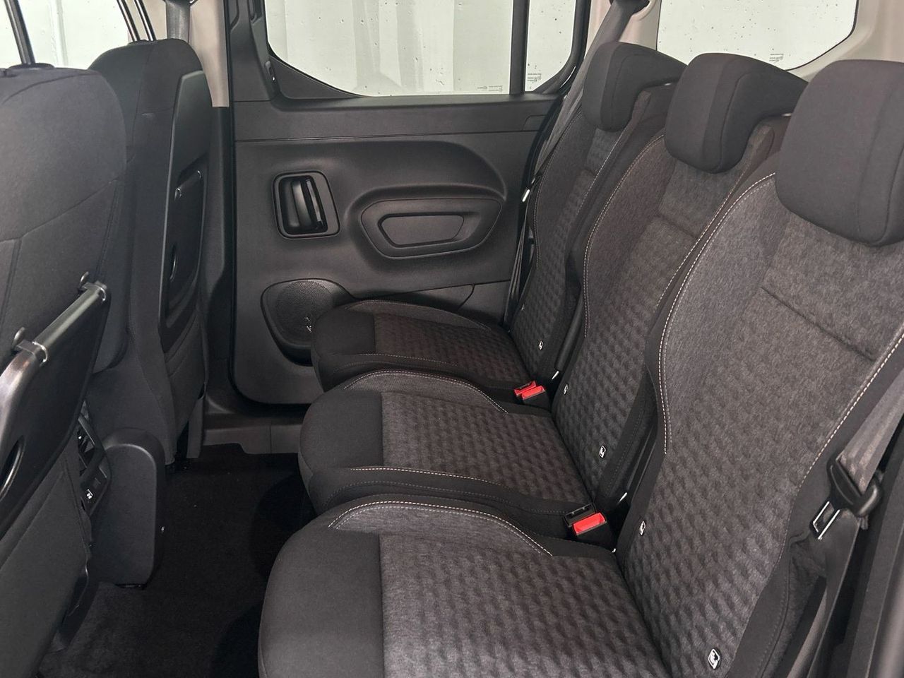 Peugeot Rifter BlueHDi 130 S&S GT Standard Auto 96 kW (130 C - foto 12