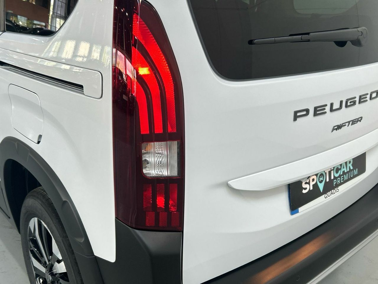 Peugeot Rifter BlueHDi 130 S&S GT Standard Auto 96 kW (130 C - foto 17