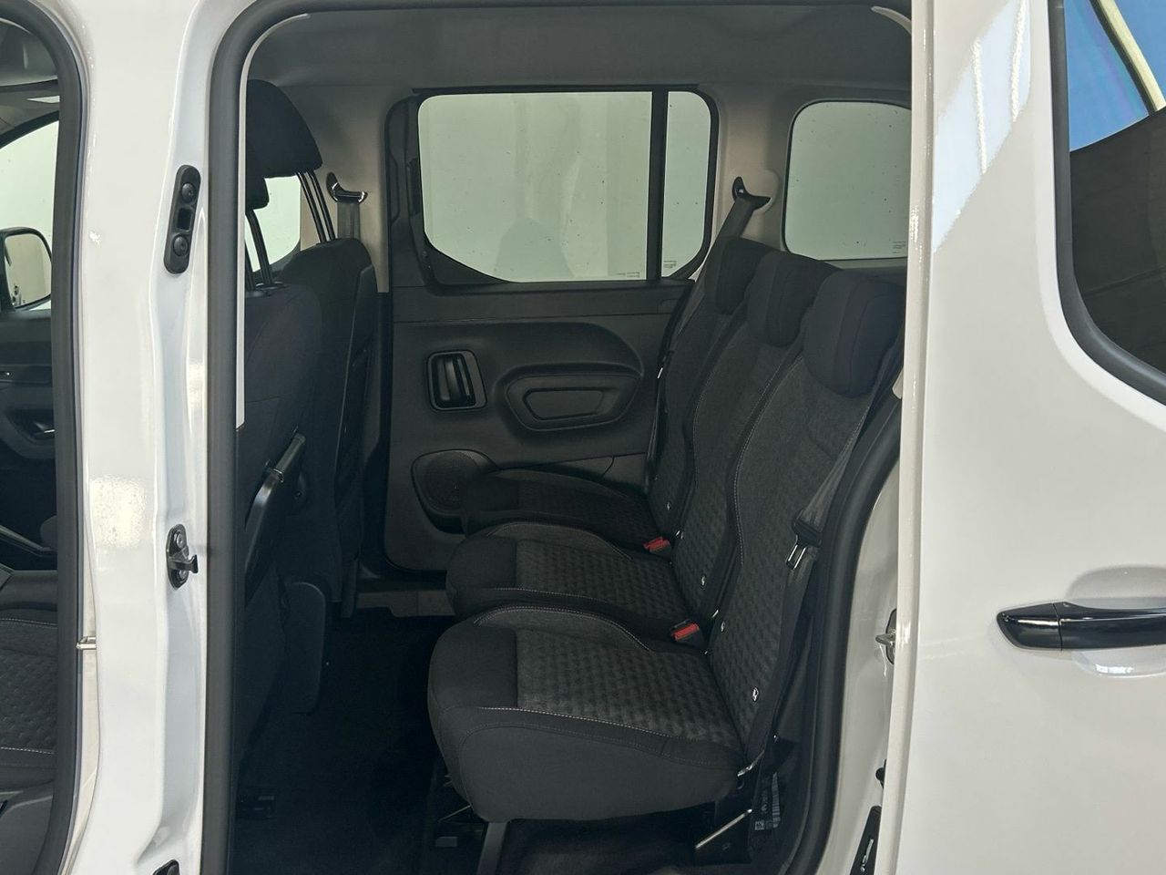 Peugeot Rifter BlueHDi 130 S&S GT Standard Auto 96 kW (130 C - foto 12