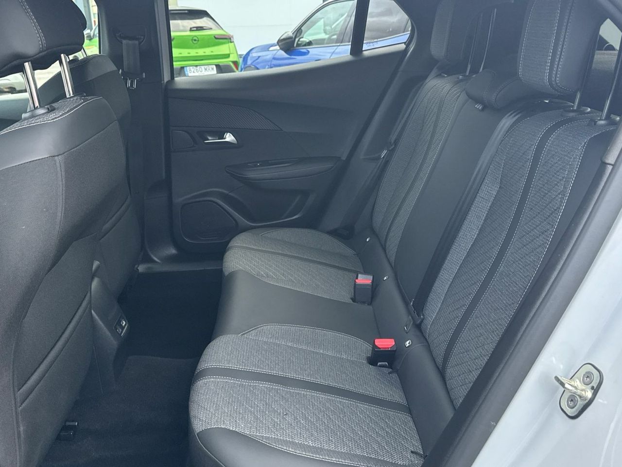 Peugeot 2008 PureTech 130 S&S Allure EAT8 96 kW (130 CV) - foto 12