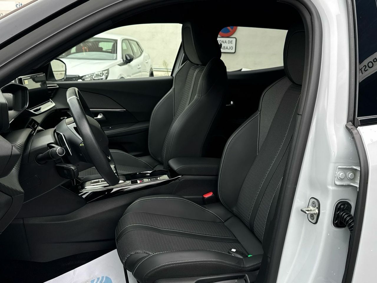Peugeot 2008 PureTech 130 S&S GT EAT8 96 kW (130 CV) - foto 11
