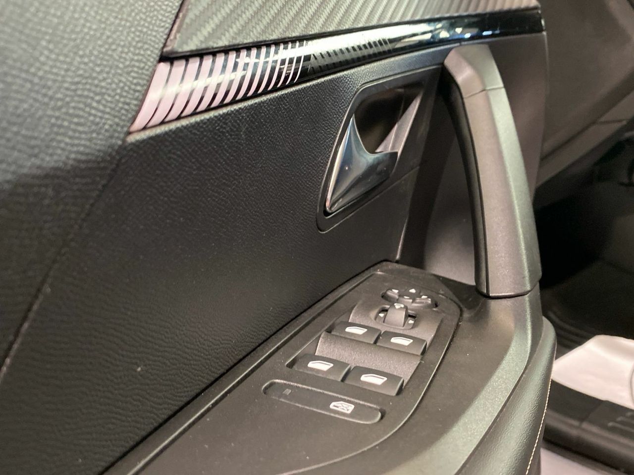 Peugeot 2008 PureTech 130 S&S Allure EAT8 96 kW (130 CV) - foto 29