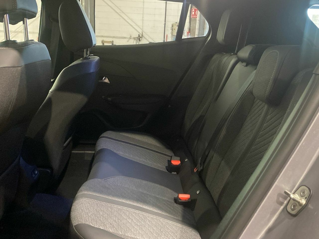 Peugeot 2008 PureTech 130 S&S Allure EAT8 96 kW (130 CV) - foto 12