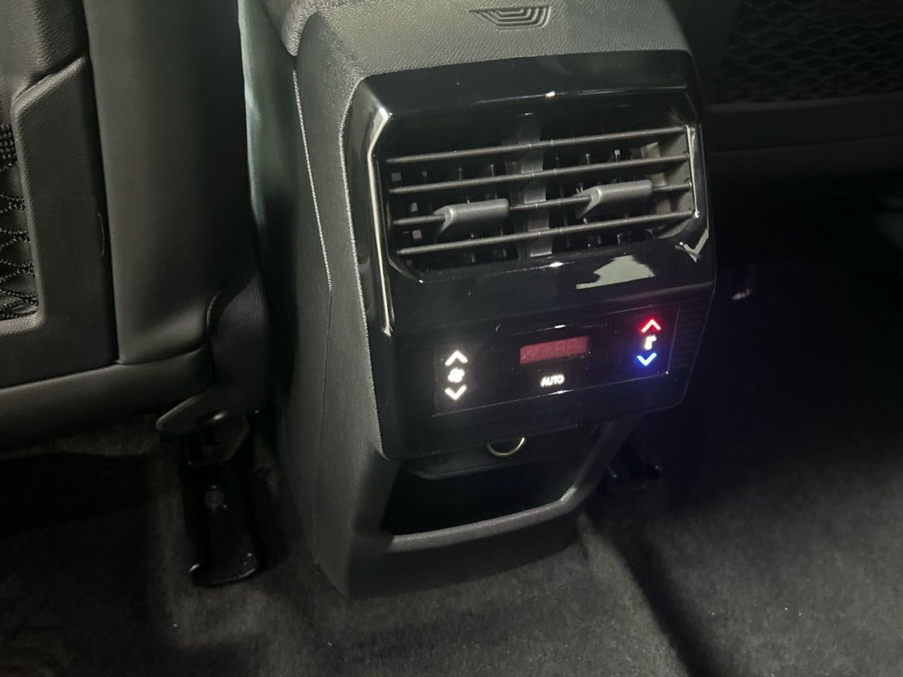 Peugeot 5008 Hybrid 1.2 GT eDCS6 100 kW (136 CV) - foto 32