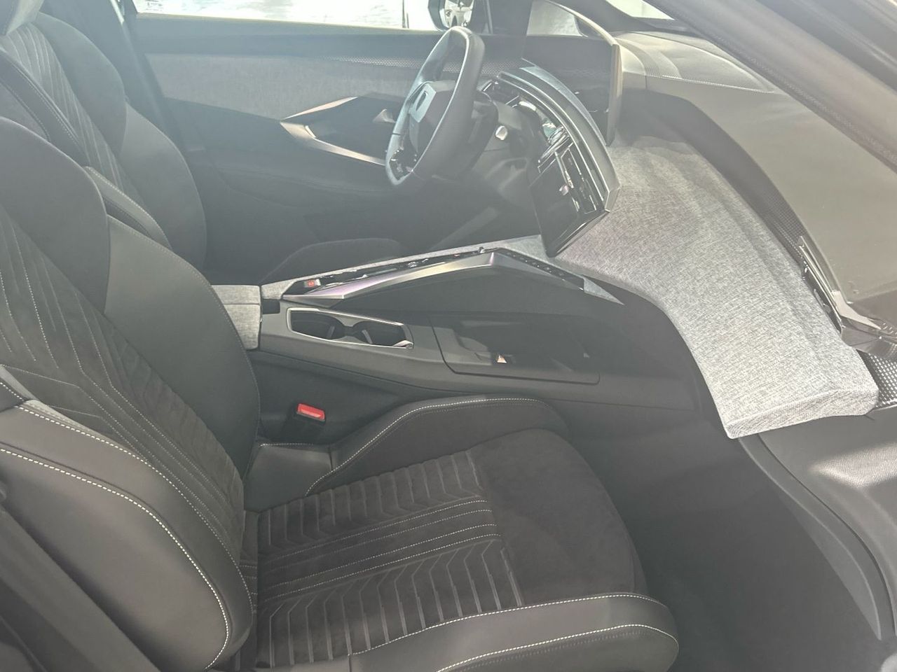 Peugeot 5008 Hybrid 1.2 GT eDCS6 100 kW (136 CV) - foto 24