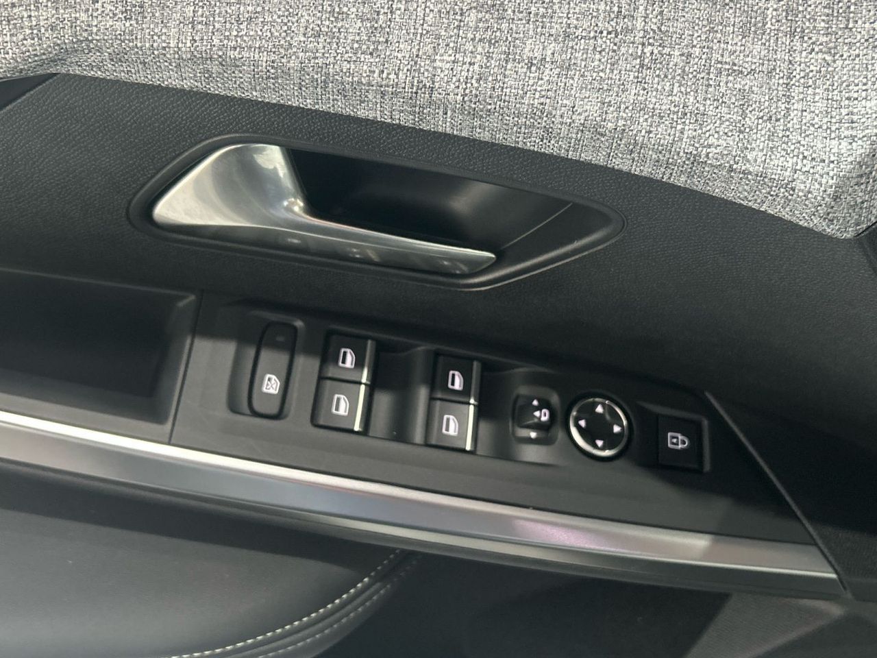 Peugeot 5008 Hybrid 1.2 GT eDCS6 100 kW (136 CV) - foto 19