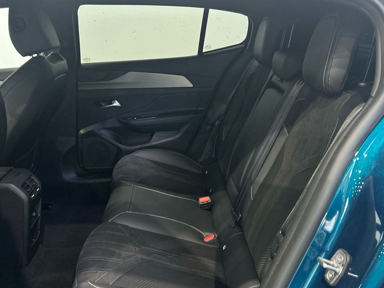 Peugeot 408 PHEV 225 GT e-EAT8 165 kW (224 CV) - foto 12