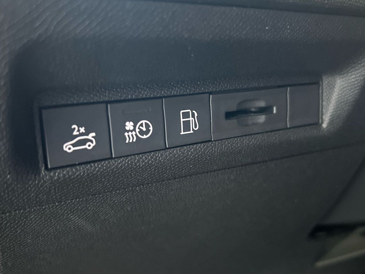 Peugeot 408 PHEV 225 GT e-EAT8 165 kW (224 CV) - foto 31