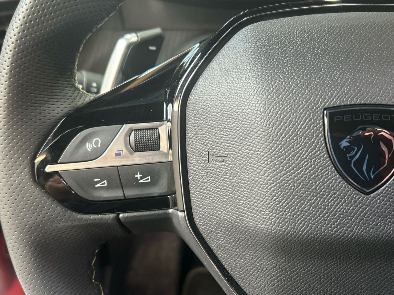 Peugeot 208 GT Hybrid eDCS6 75 kW (100 CV) - foto 20